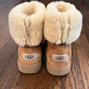 UGG kids UGGS boots size 4 chestnut brown